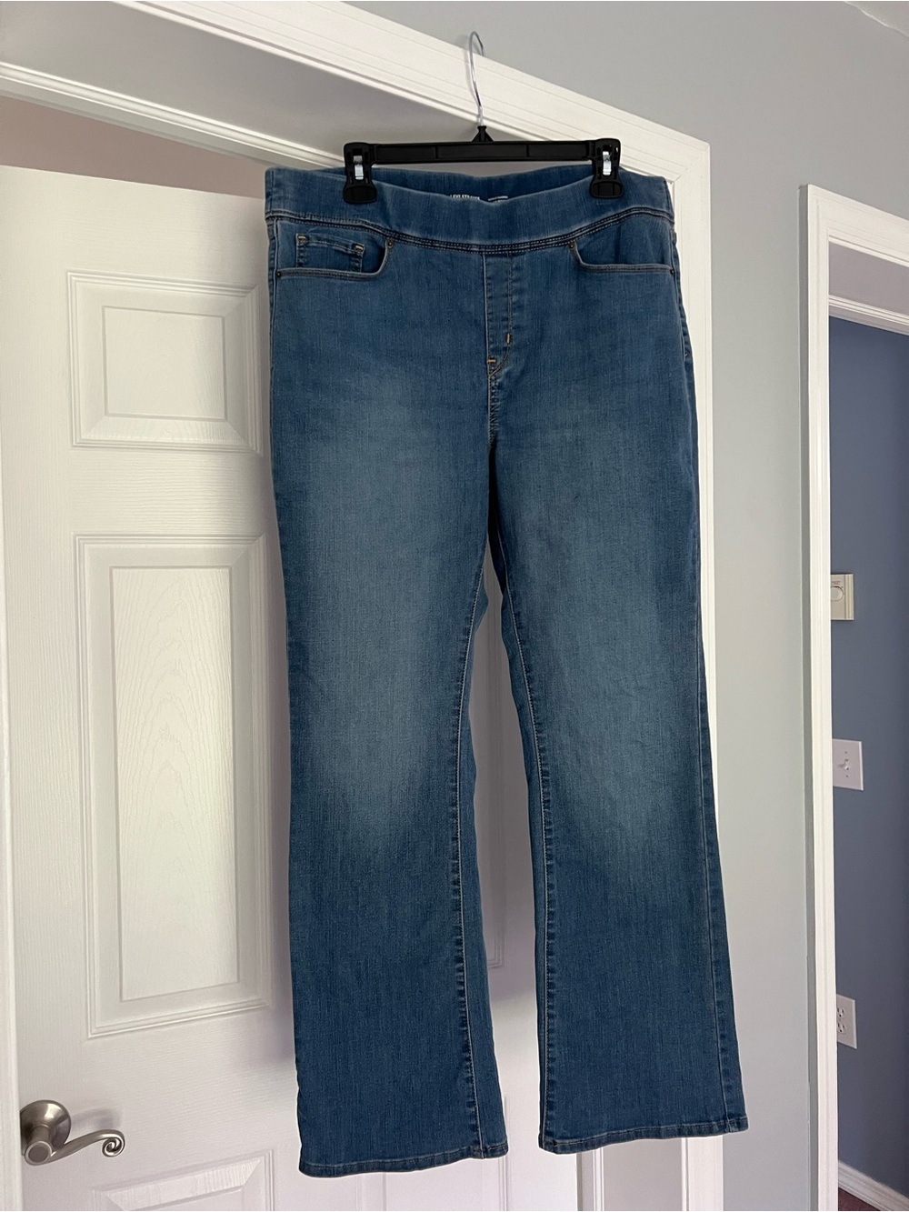 Levi's Mid-Blue Wide Leg Women's Jeans